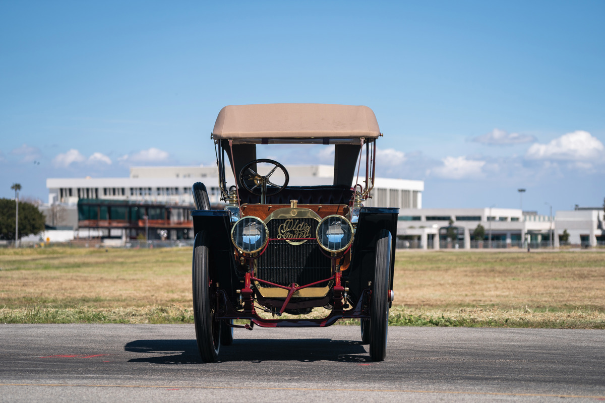 Front of 1908 Oldsmobile Limited Prototype offered at RM Sotheby’s Hershey live auction 2019